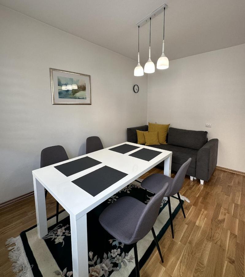 B Home Apartment For Rent 塞拉耶佛 外观 照片